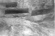 Tumbas excavadas en la pared vertical de Cucyacabras